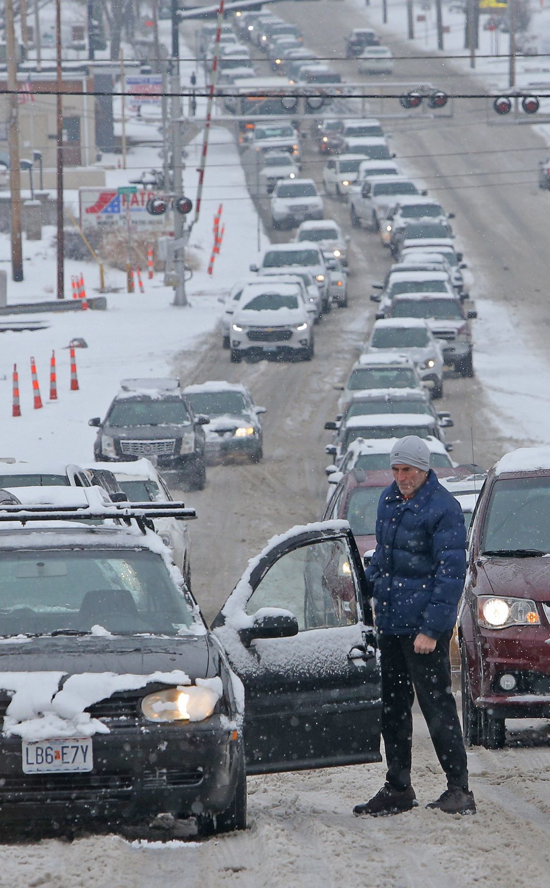 Snow causes traffic problems in the St. Louis area